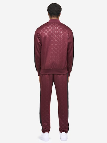 Tapout Treenipuku 'Punkass Track' värissä punainen