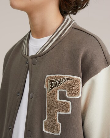 WE Fashion Prehodna jakna | rjava barva