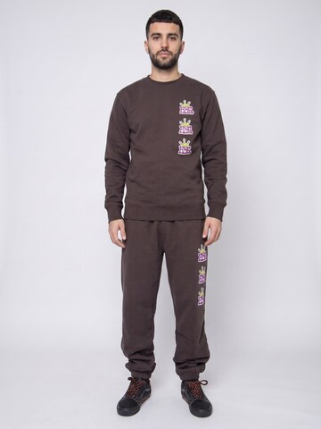 HUF Baggy Bukser 'Crown Stack' i brun