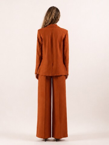 Tailleur di Amarilde in arancione
