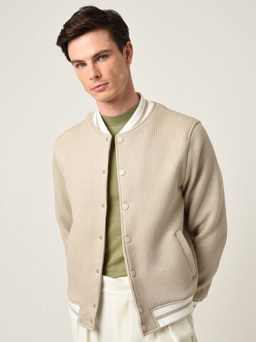 Veste mi-saison Antioch en beige : devant