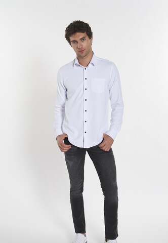 Coupe regular Chemise 'MAXIMILLIAN' DENIM CULTURE en blanc