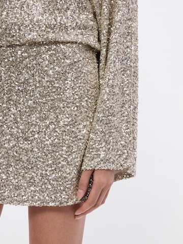 Robe Gina Tricot en or