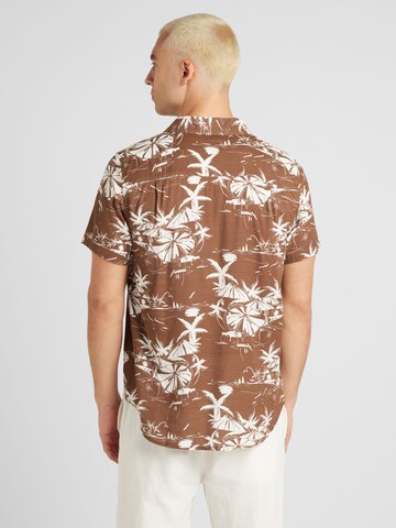 Brixton - Ajuste regular Camisa 'CHARTER' en marrón