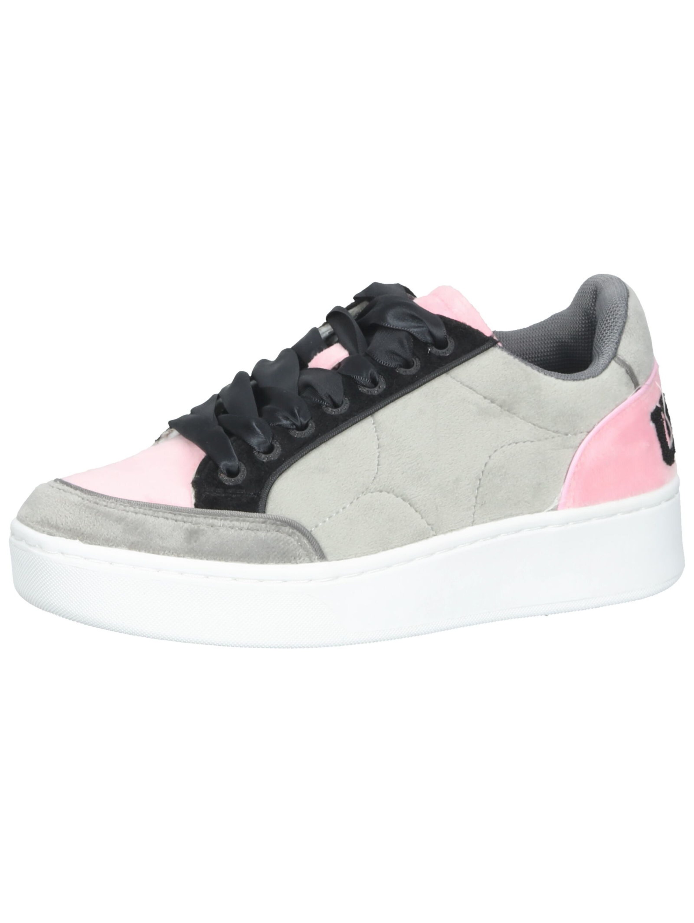 Benetton footwear deals