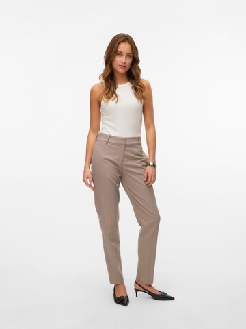 regular Pantaloni con piega frontale 'VMNILA' di VERO MODA in grigio