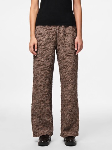 PIECES Wide Leg Bukser 'PCMOLLY' i brun: forside