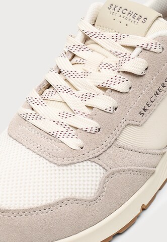 SKECHERS Låg sneaker 'UNO' i vit