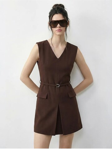 Abito di Bianco Lucci in marrone: frontale