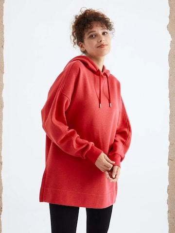 Tommy Life Sweatshirt in Red: front