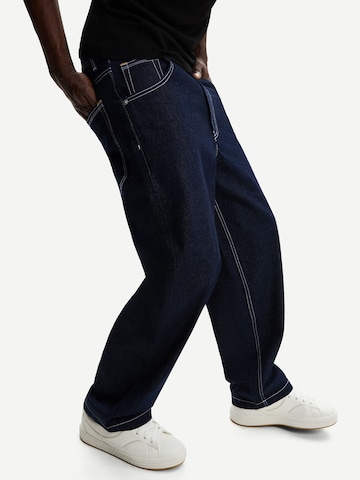 Bershka Baggy Jeans in Blauw: voorkant