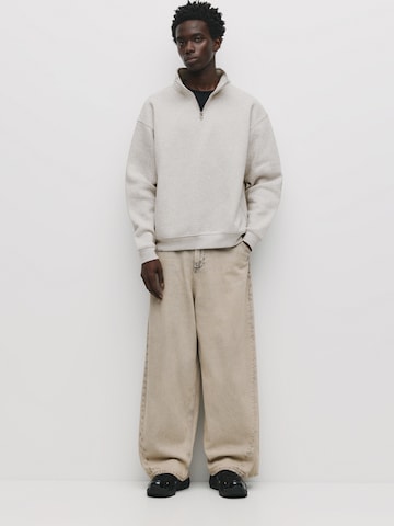 Pull&Bear Sweatshirt in Grey: front