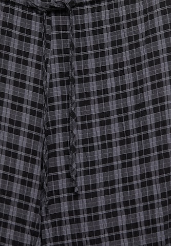 Tapered Pantaloni di Pull&Bear in nero