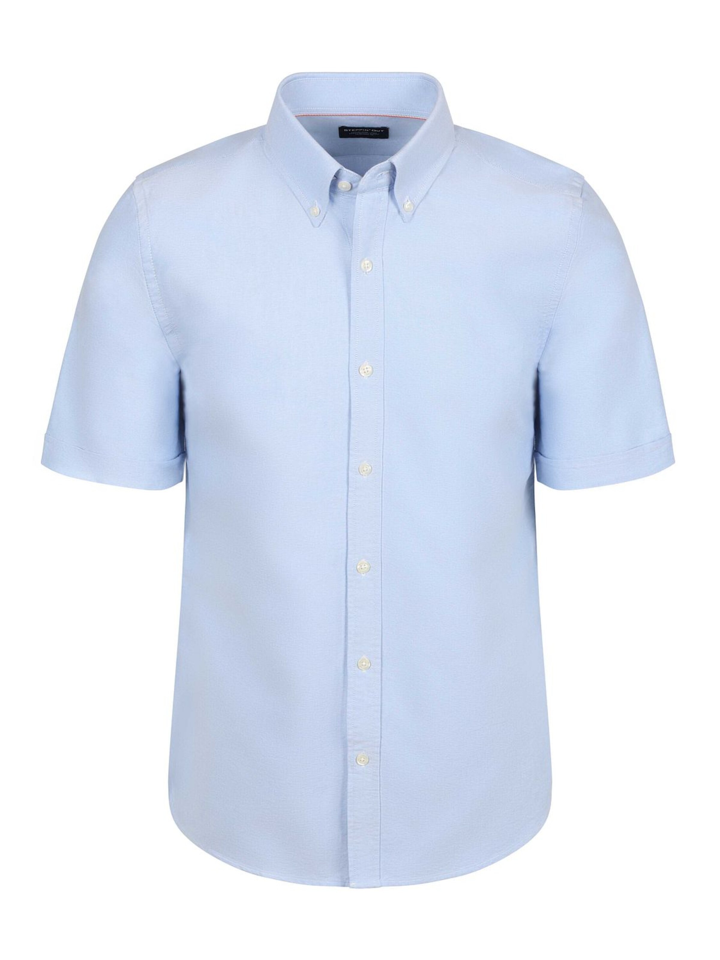 Steppin' out Button Up Shirt in Blue: front