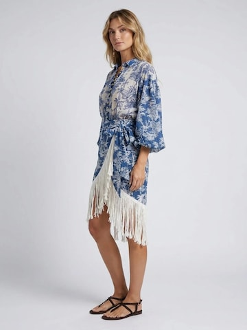 Miss June Rok in Blauw