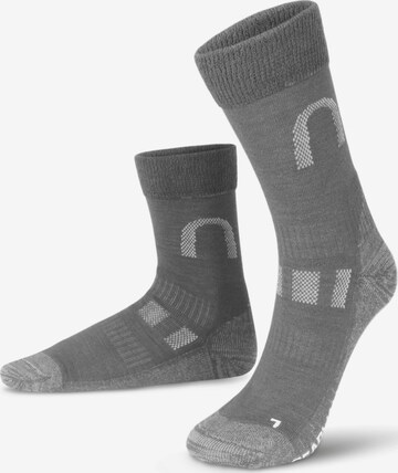 Chaussettes de sport normani en gris : devant