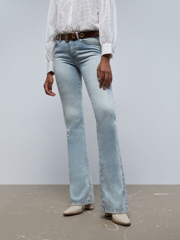 Scalpers Flared Jeans in Blau