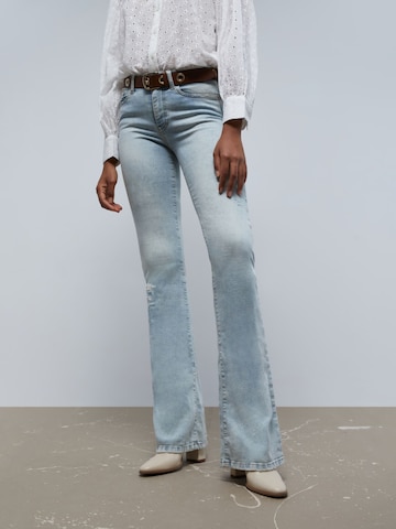 Scalpers Flared Jeans in Blauw: voorkant