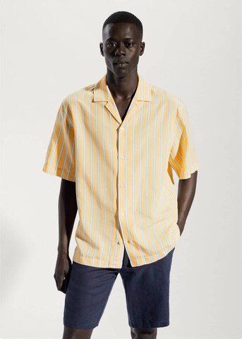 MANGO MAN Regular fit Button Up Shirt 'Estrenc' in Yellow: front