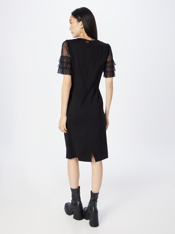 Rochie de la Twinset pe negru