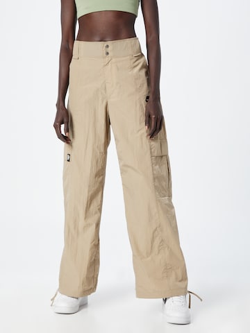 Nike Sportswear Wide leg Cargo Pants in Green: front