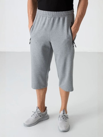 Tommy Life Regular Broek in Grijs: voorkant