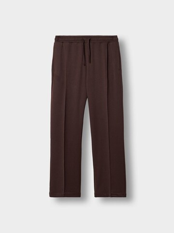 Burocs Loose fit Pleat-Front Pants in Brown: front