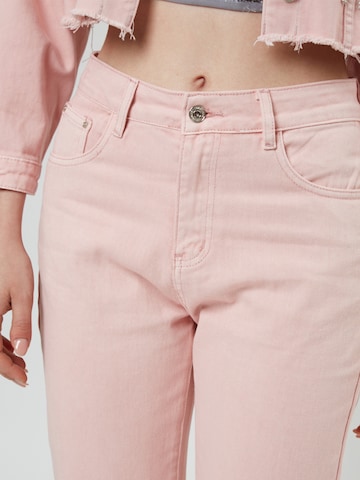 Influencer Regular Jeans i rosa