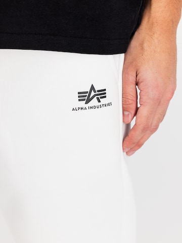 Effilé Pantalon ALPHA INDUSTRIES en blanc