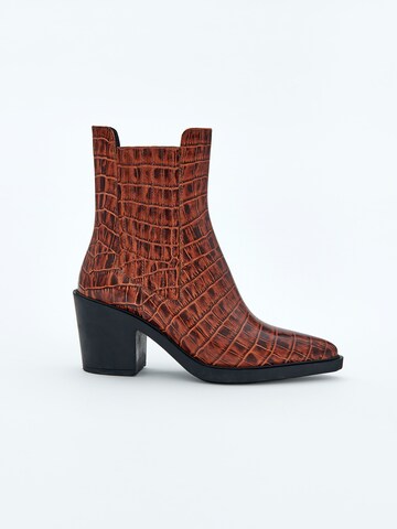 EDITED Bootie 'Xynthia' in Brown