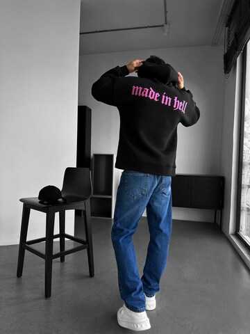 Kleidermafia Collegepaita 'Oversize Made in Hell Hoodie - Black and Lila' värissä musta