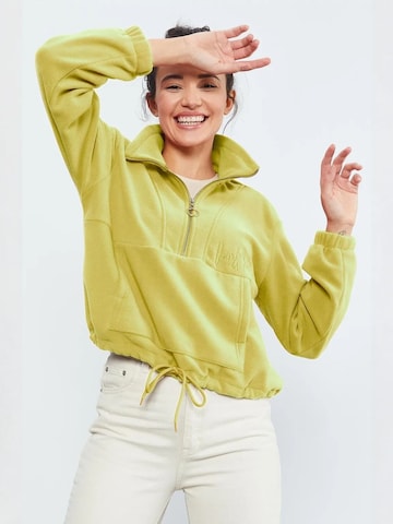 Tommy Life Fleece Jacket in Yellow: front