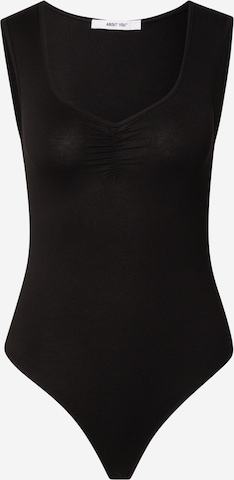 juoda ABOUT YOU Marškinėliai-glaustinukė 'Giovanna': priekis