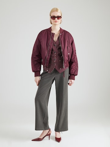 ONLY Szabványos Élére vasalt nadrágok 'ONLDeluxe' - szürke