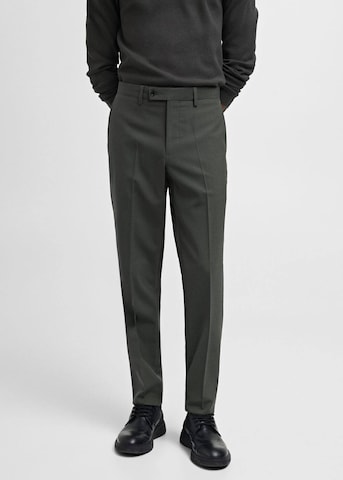 MANGO MAN Regular Pleated Pants 'Travel' in Green: front