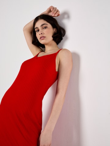 Robe ' ' Apricot en rouge