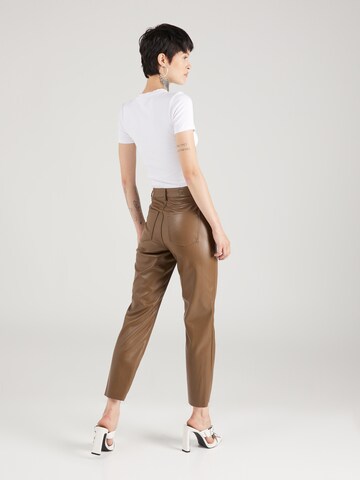 Coupe slim Pantalon 'EMILY' ONLY en marron