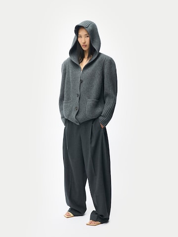 GOBI Cashmere - Cárdigan 'Wide-Shoulder Hooded Cashmere Cardigan' en gris: frente