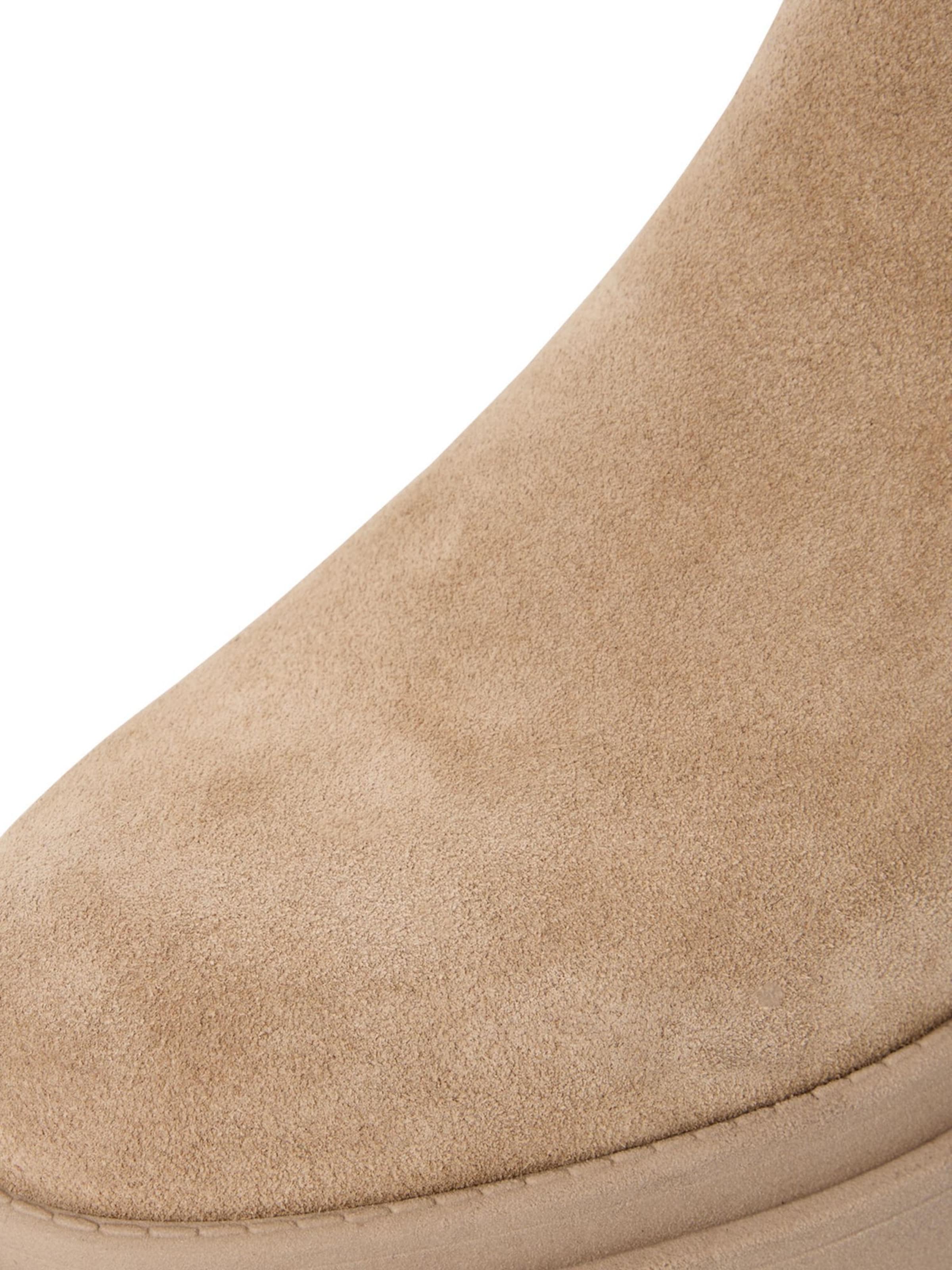 Tamaris Chelsea boots in Beige