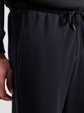 HOLLISTER - Loosefit Pantalón en negro