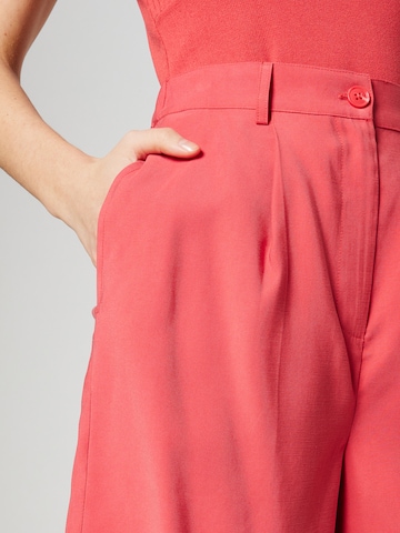 Regular Pantalon à pince 'Thora' Guido Maria Kretschmer Women en rouge