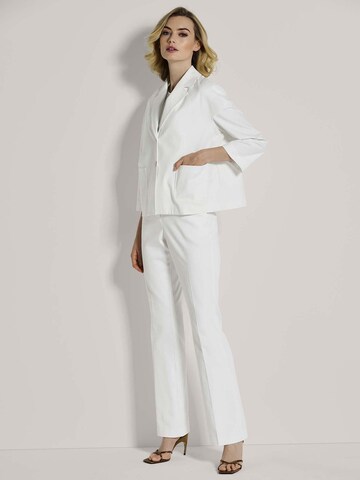 MADELEINE Blazer in Weiß