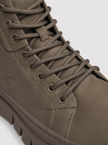 Ombre - Botas con cordones en verde