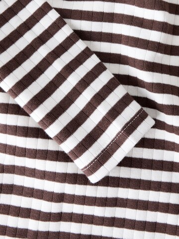 NAME IT - Camiseta en marrón
