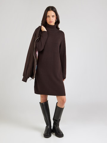 Robes en maille MORE & MORE en marron : devant