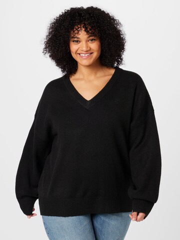 Tommy Hilfiger Curve Sweater in Black: front