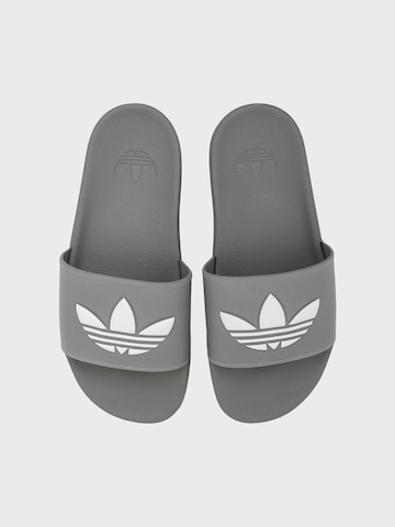 Mule 'Adilette' ADIDAS ORIGINALS en gris