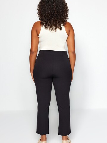 Coupe slim Pantalon Trendyol Curve en noir