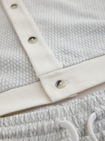 Next Sada – šedá