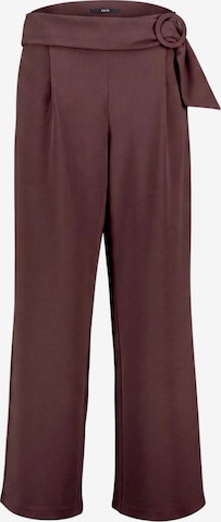 zero Loose fit Pleat-front trousers in Brown: front